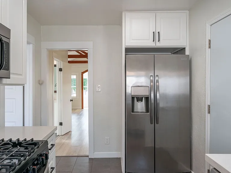 706 Marine St — Photo 9