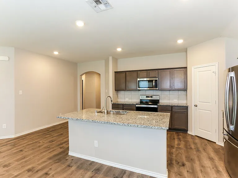 980 Alton Dr — Photo 7