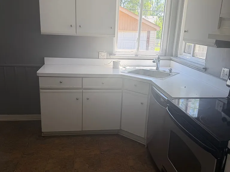 29625 Rosslyn Ave — Photo 8