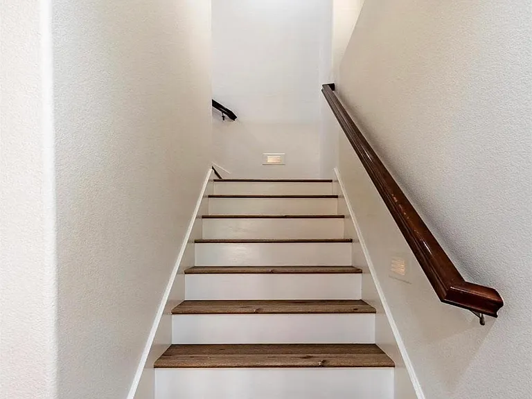220 Candela Cir — Photo 11