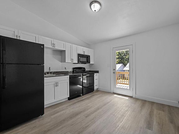 2nd image of 2294 Magnolia Cir #2