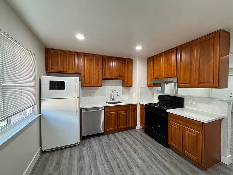 333 Dumont Ave #6 — Photo 3
