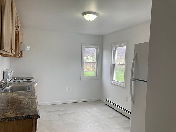 5th image of 273 Vineyard Ave APT 2