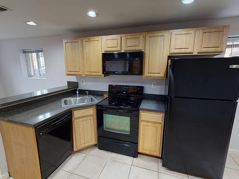 732 Park Rd NW #B-4 — Photo 3