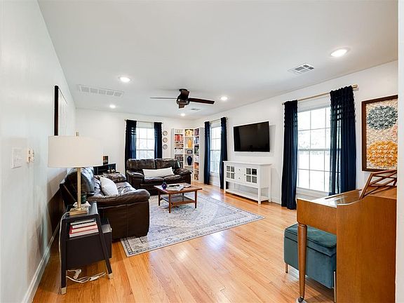 5th image of 9813 Chesterton Pl