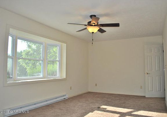 5th image of 19 Columbia Dr
