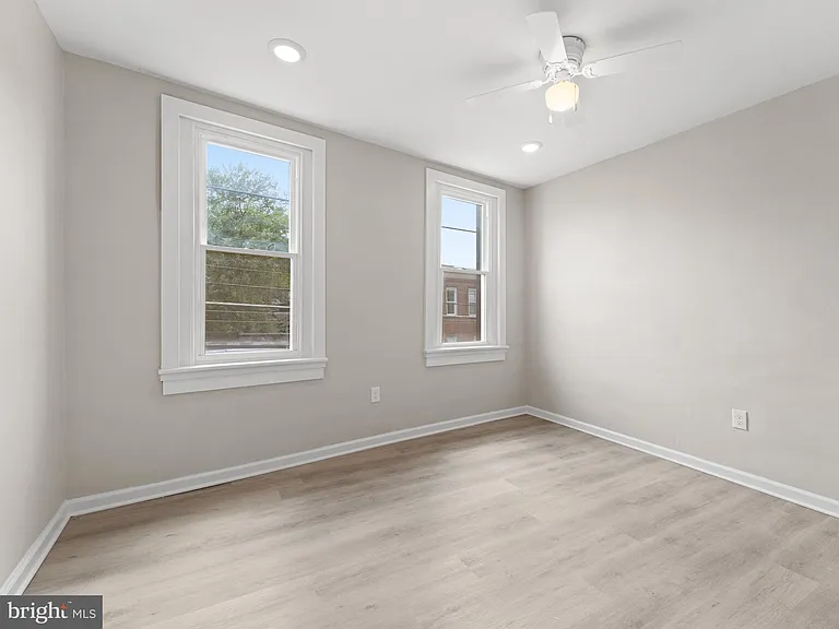 3010 Emerald St — Photo 3