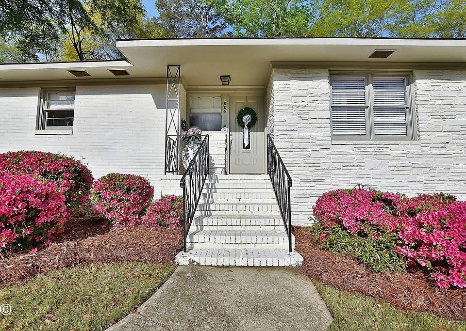 2nd image of 1809 Dell Dr