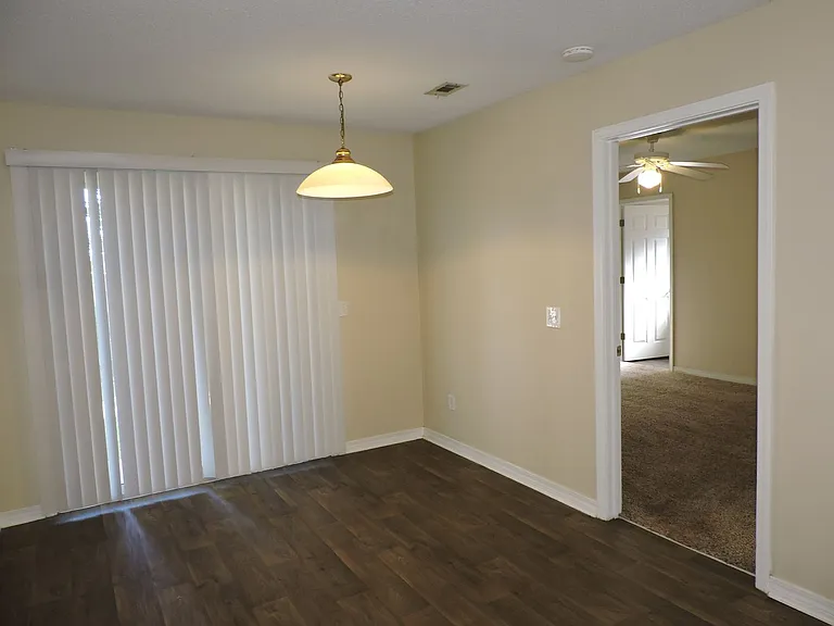 1005 Antigua Cir — Photo 4
