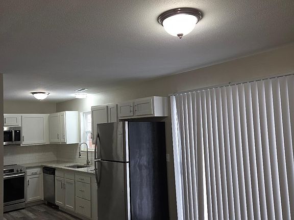 4th image of 405 Donna Dr