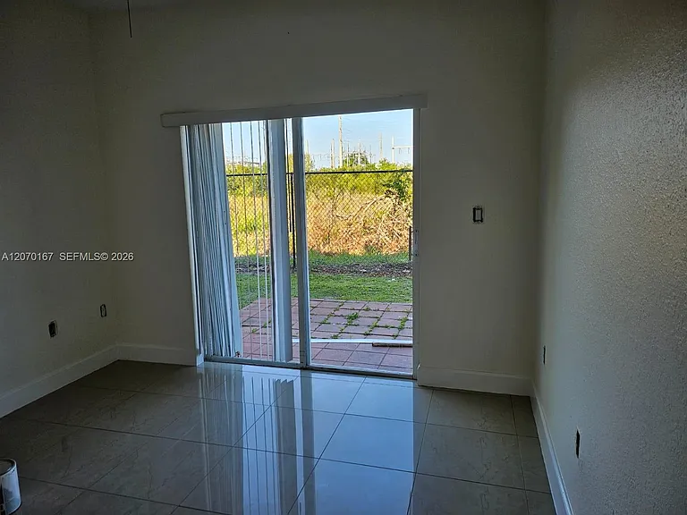 2551 SE 16th Ter #103 — Photo 14