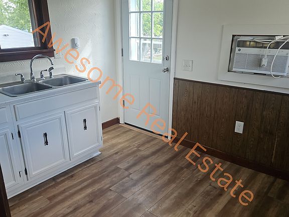 4th image of 821 Maple St #C