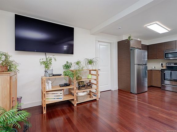 4th image of 1315 Esquimalt Rd #210