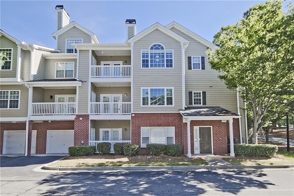 2 bed, 2.0 bath, 1158 sqft, $2,200 — Photo 1