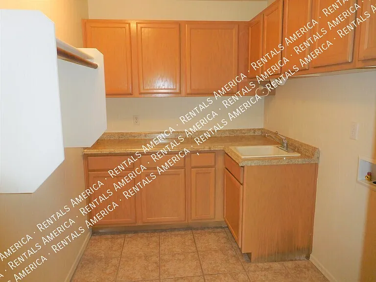 5747 N 105th Ln — Photo 22