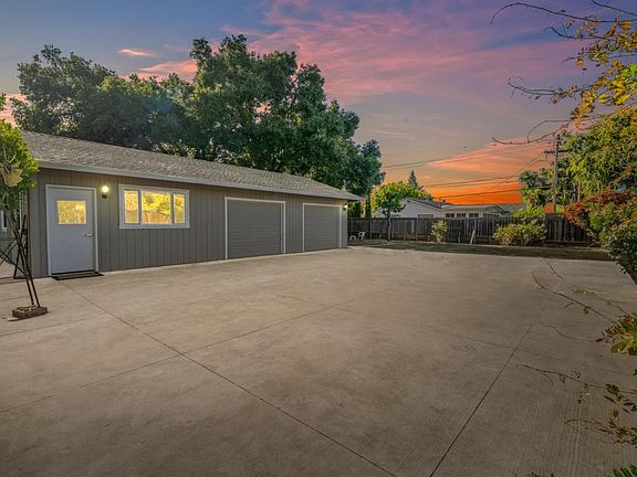 3rd image of 1081 Lovell Ave