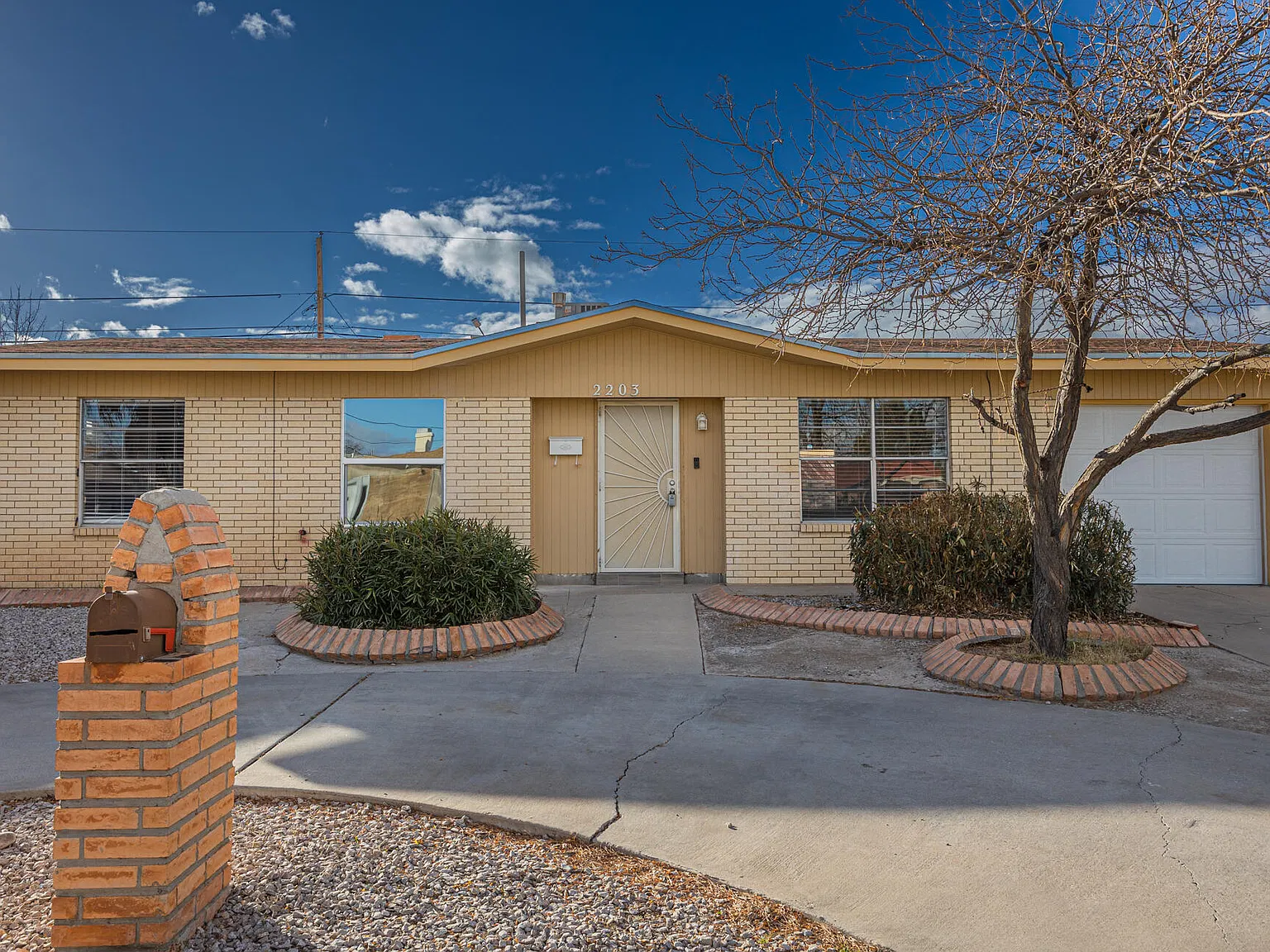 4 bed, 2.0 bath, 1174 sqft, $1,450 — Photo 1