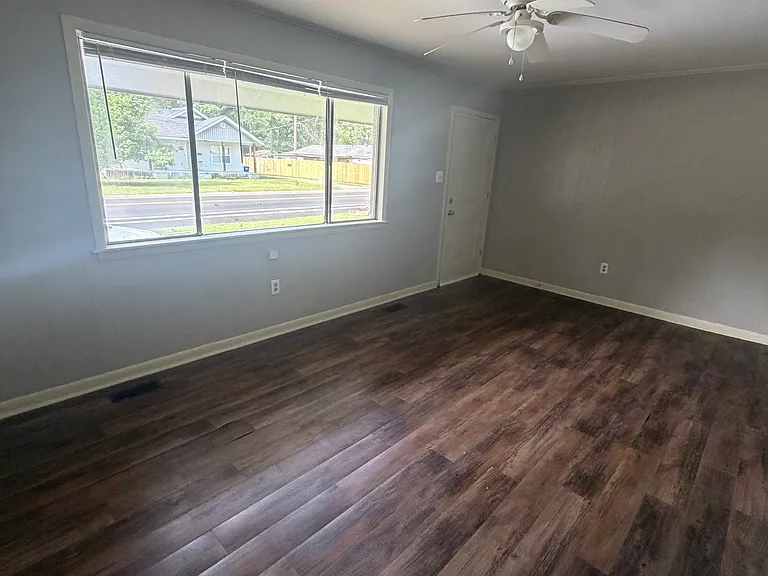 1819 Robins St — Photo 8