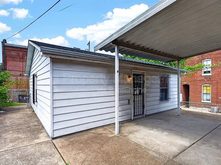 905 Russell Blvd — Photo 11