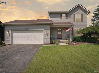 7071 Huron Park Ct, Brighton, MI 48116