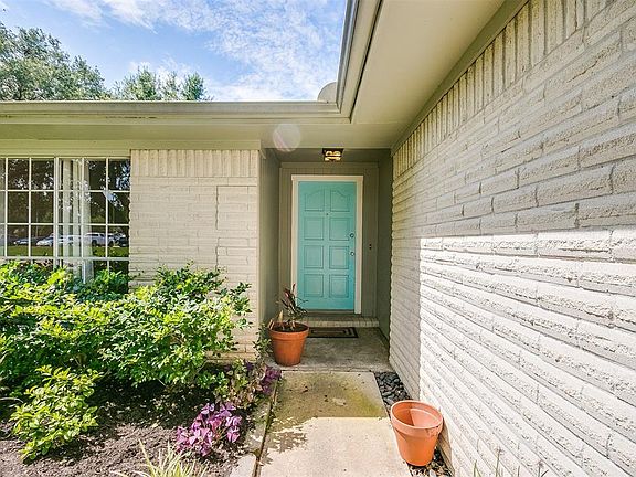 2nd image of 22311 Merrymount Dr