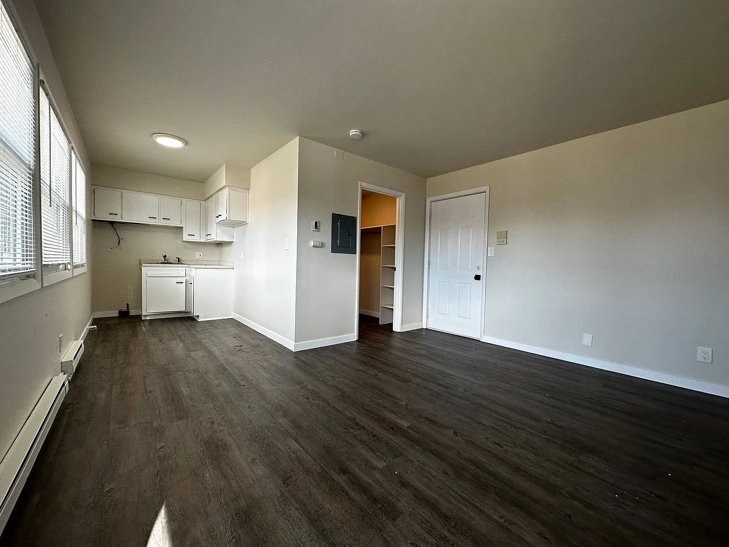 Preble Heights -125 — Photo 2