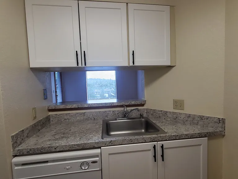 Portage Bay Apartments — Photo 26