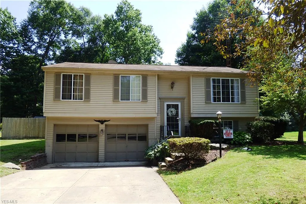 1484 Raccoon Dr NE photo 1