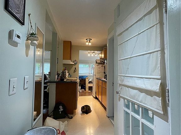 2nd image of 76 Gold St