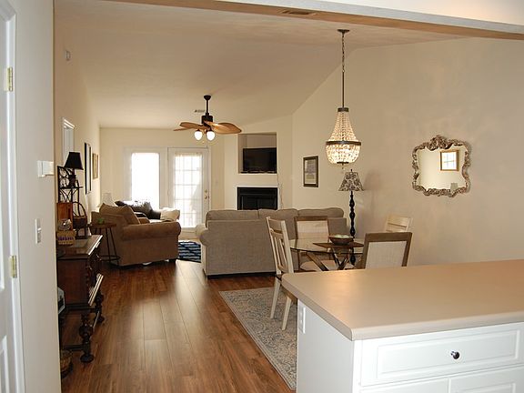 5th image of 108 Stonington Ln