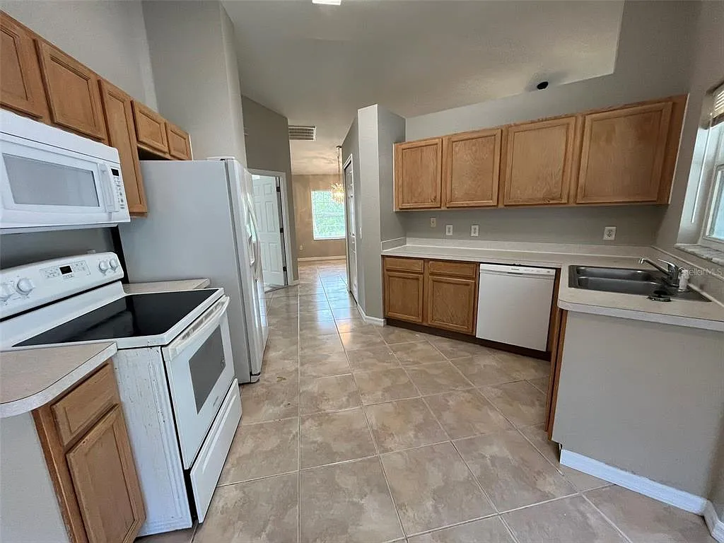 3 bed, 2.0 bath, 1450 sqft, $2,150 — Photo 2