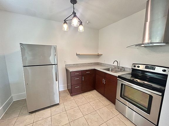 5th image of 1014 12th Ave N APT 6