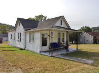 209 Giles St, Pembroke, VA 24136