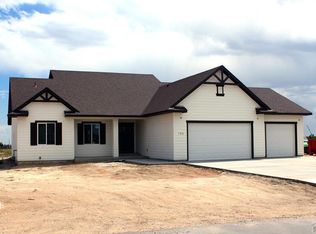 812 E Snyder Dr, Pueblo, CO 81007