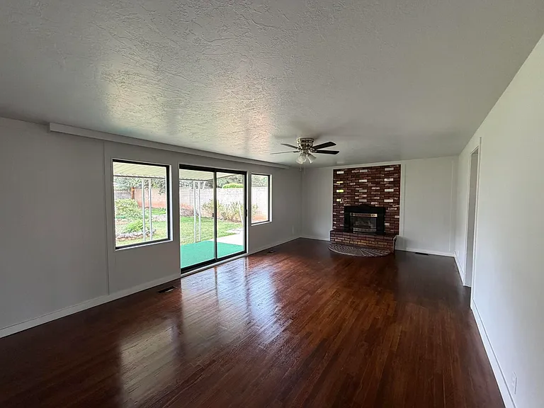 345 W 400 S — Photo 4