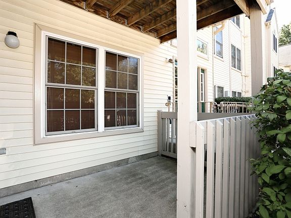 4th image of 15 Evergreen Dr APT 49