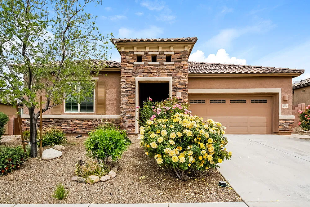 3 bed, 2.0 bath, 2300 sqft, $2,565 — Photo 1