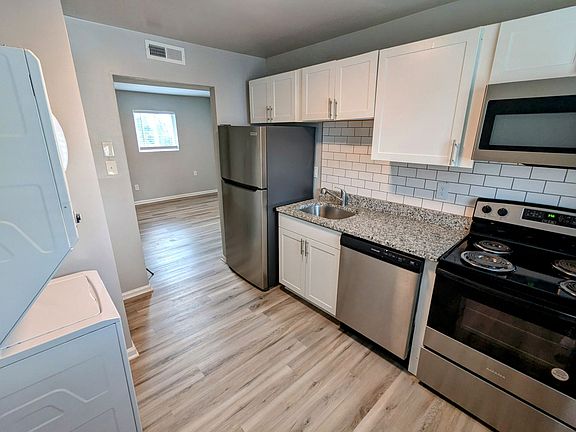 5th image of 1807 Bath St #B