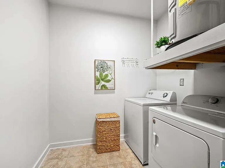 401 20th St #302 — Photo 25