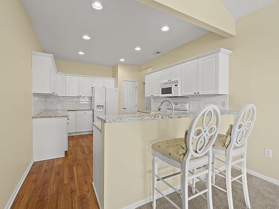 3rd image of 4189 Waterside Pl #9