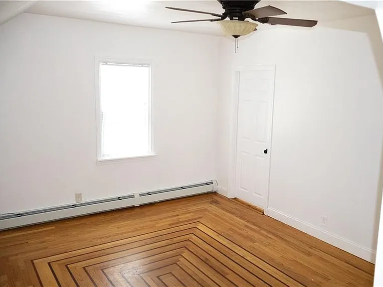 114 Warren Ave — Photo 6