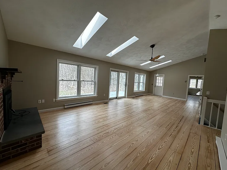 487 Carpenter Ln — Photo 5