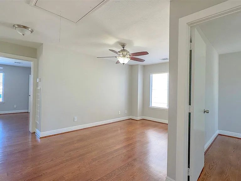 9923 Farrell Dr — Photo 20