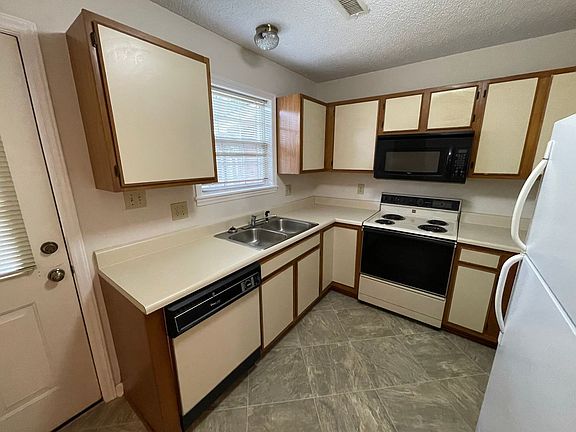 4th image of 823 E Marion St #3