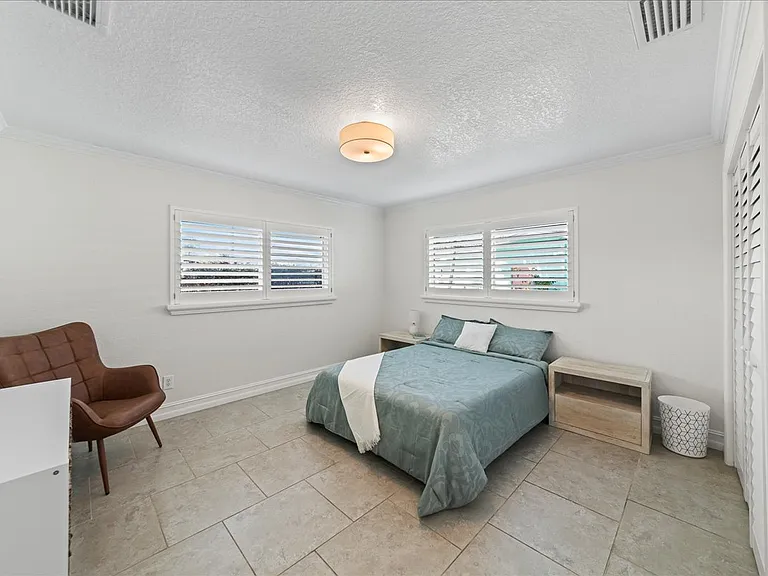 310 Franklyn Ave — Photo 19