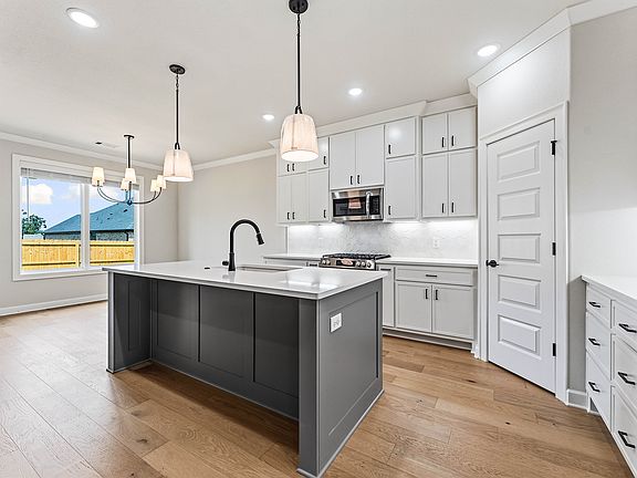 7th image of this home