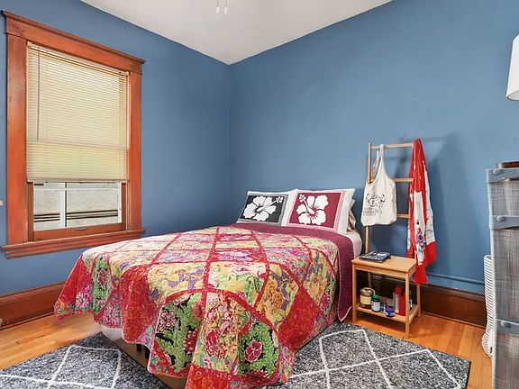 5th image of 3405 15th Ave S #2