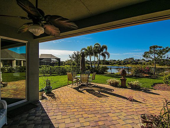 4th image of 720 SW Sun Cir