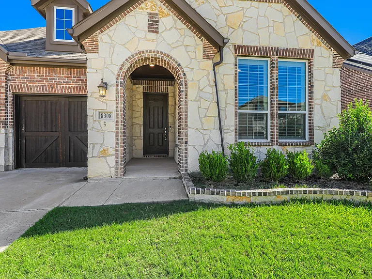 8308 Pine Valley Dr — Photo 3