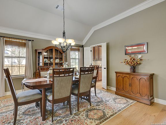 5th image of 742 PIAZZA PL